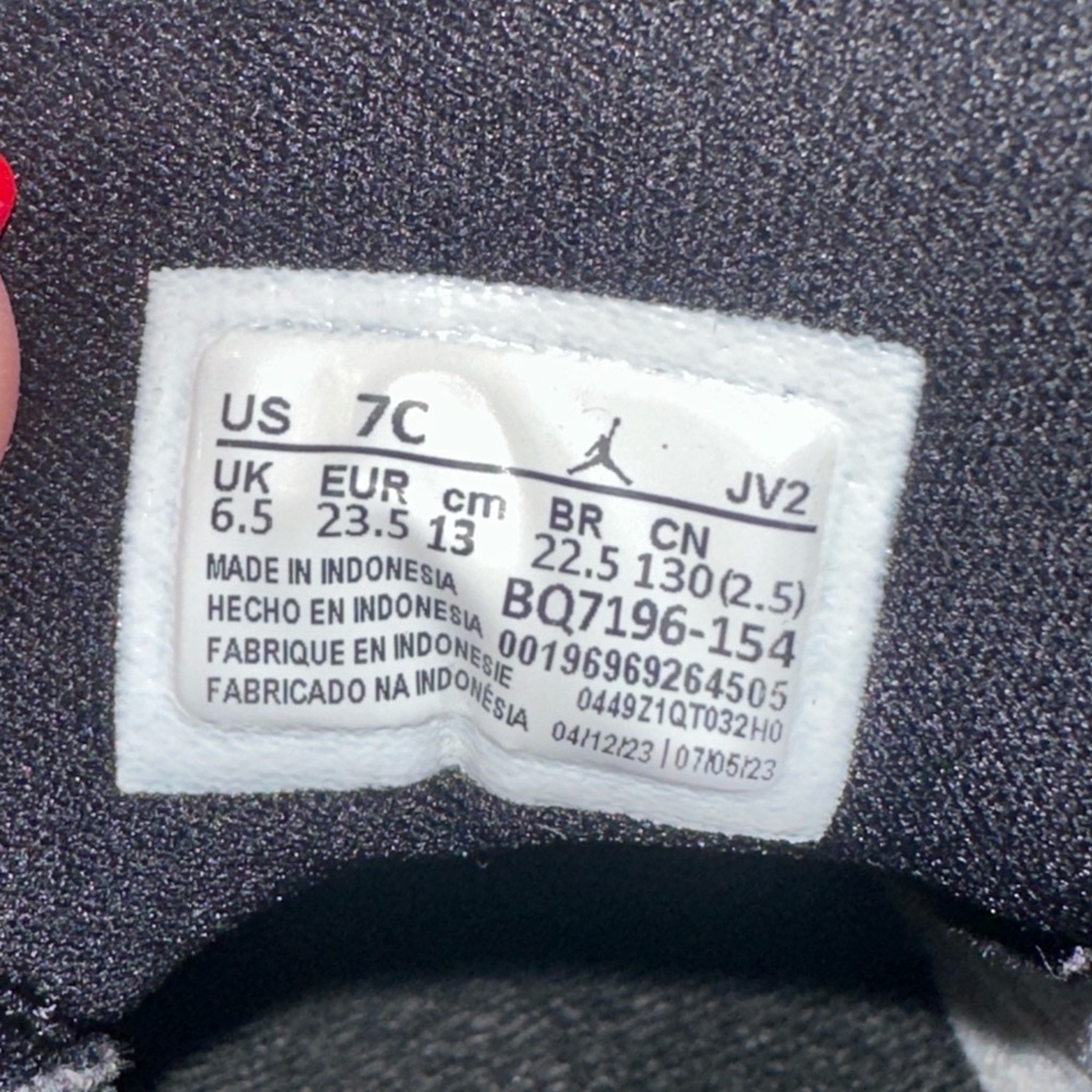 Toddler Jordan Black and White High-Top Sneakers - Picture 10 of 10